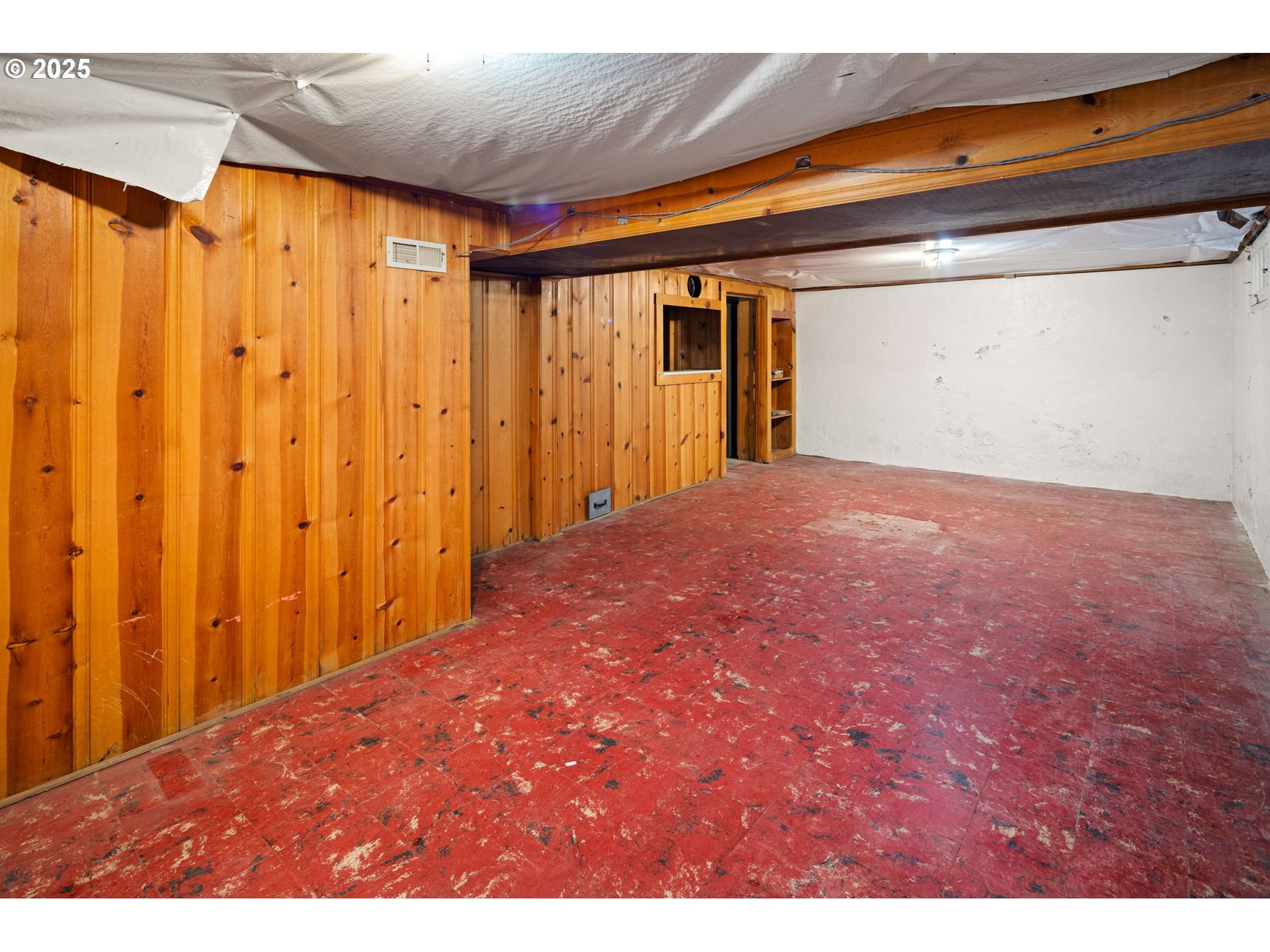 1944 Alder Street Eugene, OR 97405 - Photo 31 of 46 a view of an empty room