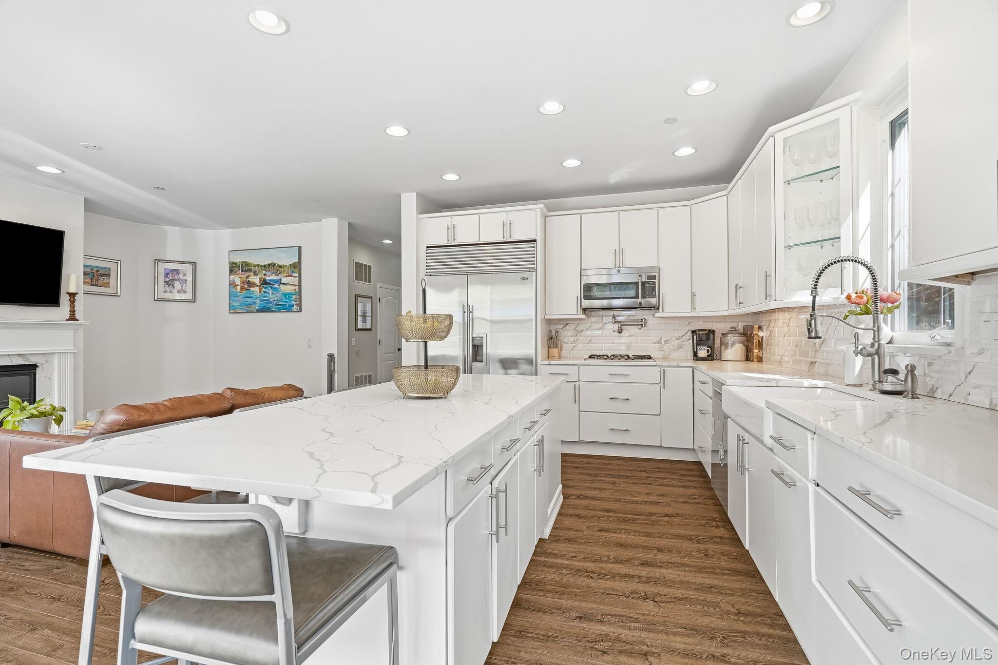 2 Legendary Circle Rye Brook, NY 10573 - Photo 7 of 32 Kitchen open to family room