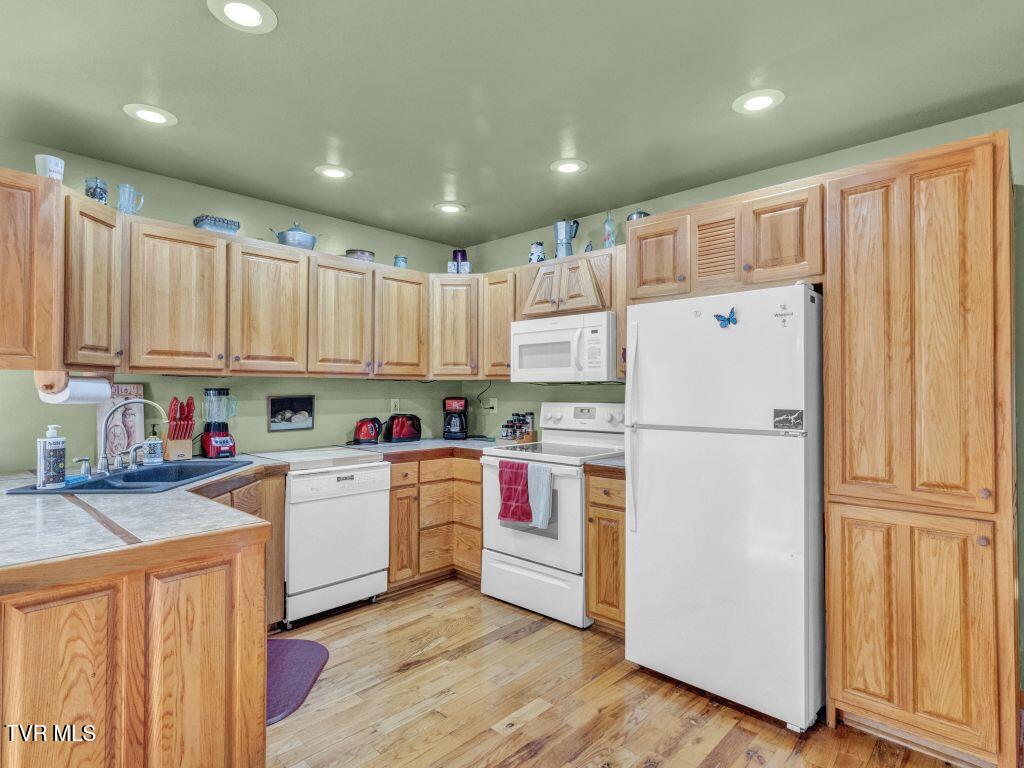 1212 Dry Hill Road Butler, TN 37640 - Photo 21 of 48 21