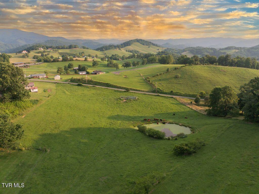 1212 Dry Hill Road Butler, TN 37640 - Photo 5 of 48 5