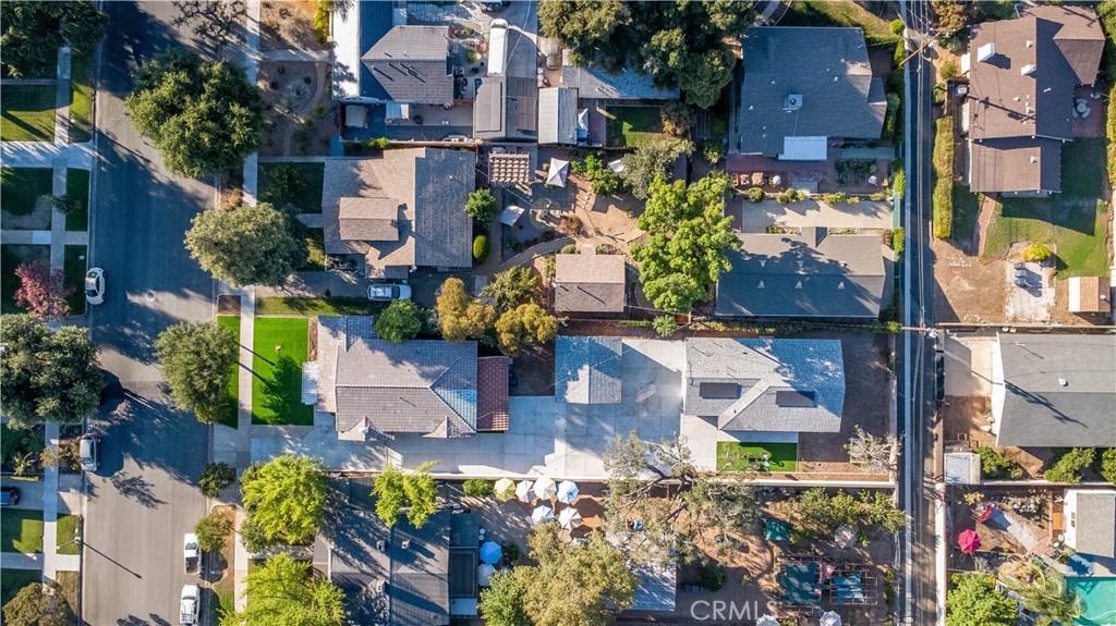 511-unit 1 Alvarado Street Redlands, CA 92373 - Photo 47 of 56 a front view of a house with a yard and fountain