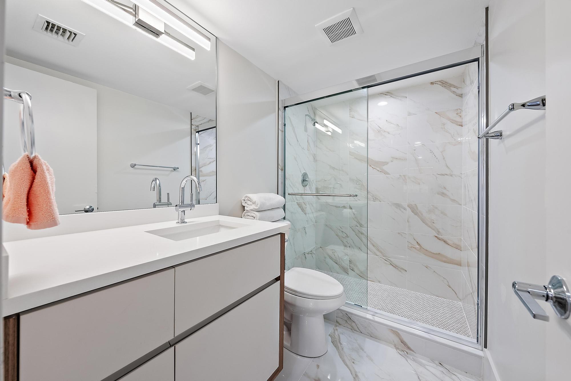 356 Golfview Road, Unit 405 North Palm Beach, FL 33408 - Photo 15 of 30 2nd Bathroom