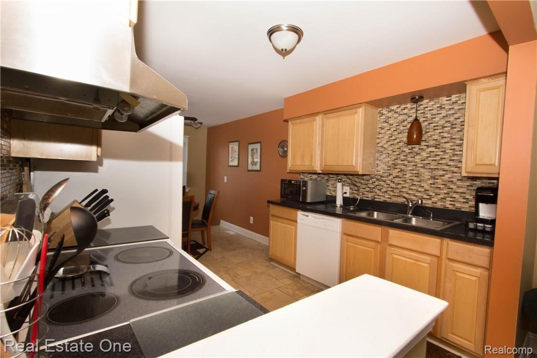 57197 Beaconsfield Road Washington, MI 48094 - Photo 17 of 45 IMG_2178.jpg