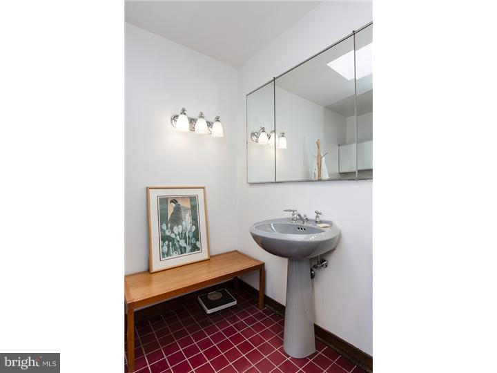 506 Addison Street Philadelphia, PA 19147 - Photo 12 of 15 Bathroom