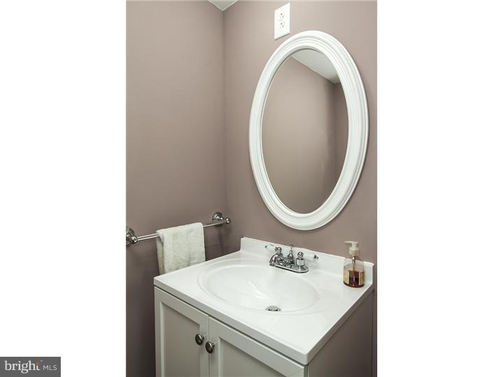 506 Addison Street Philadelphia, PA 19147 - Photo 15 of 15 Bathroom