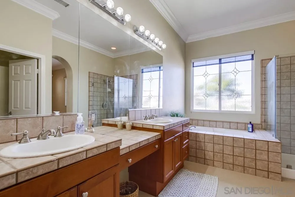 1480 Edgehill Drive Chula Vista, CA 91913 - Photo 19 of 28 a spacious bathroom with sinks mirror and a bathtub