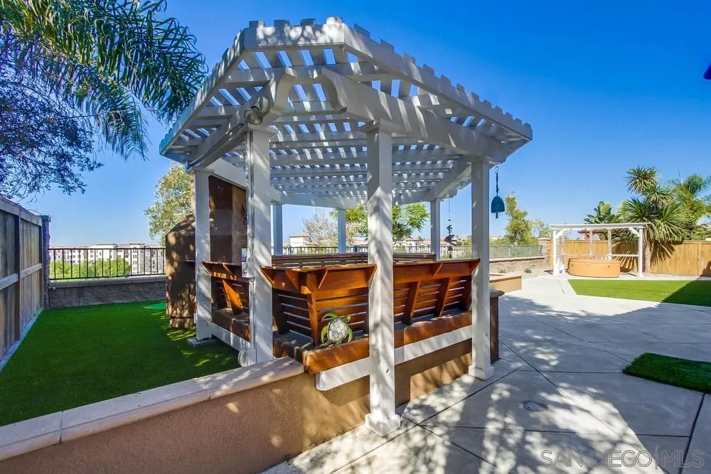 1480 Edgehill Drive Chula Vista, CA 91913 - Photo 20 of 28 a view of a chairs and tables in the patio