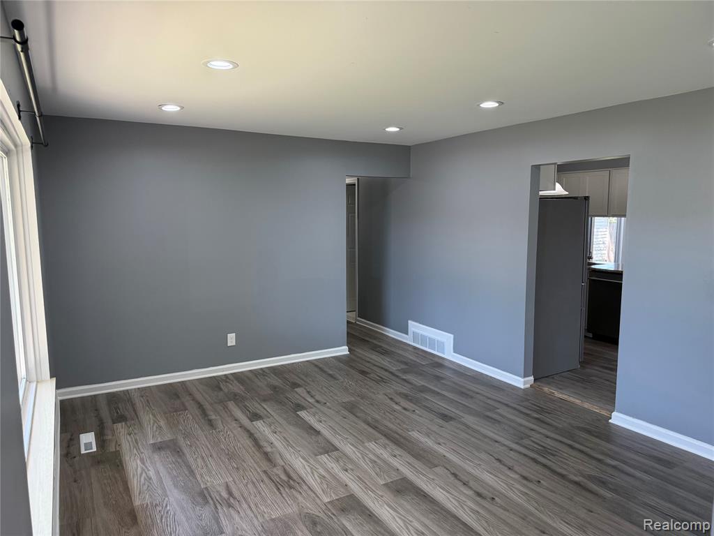 32246 Oakview Drive Warren, MI 48092 - Photo 2 of 22