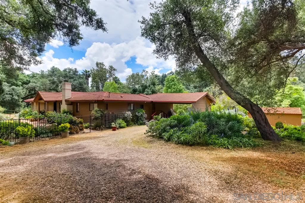 25532 Jesmond Dene Road Escondido, CA 92026 - Photo 2 of 25 Gallery Image 2