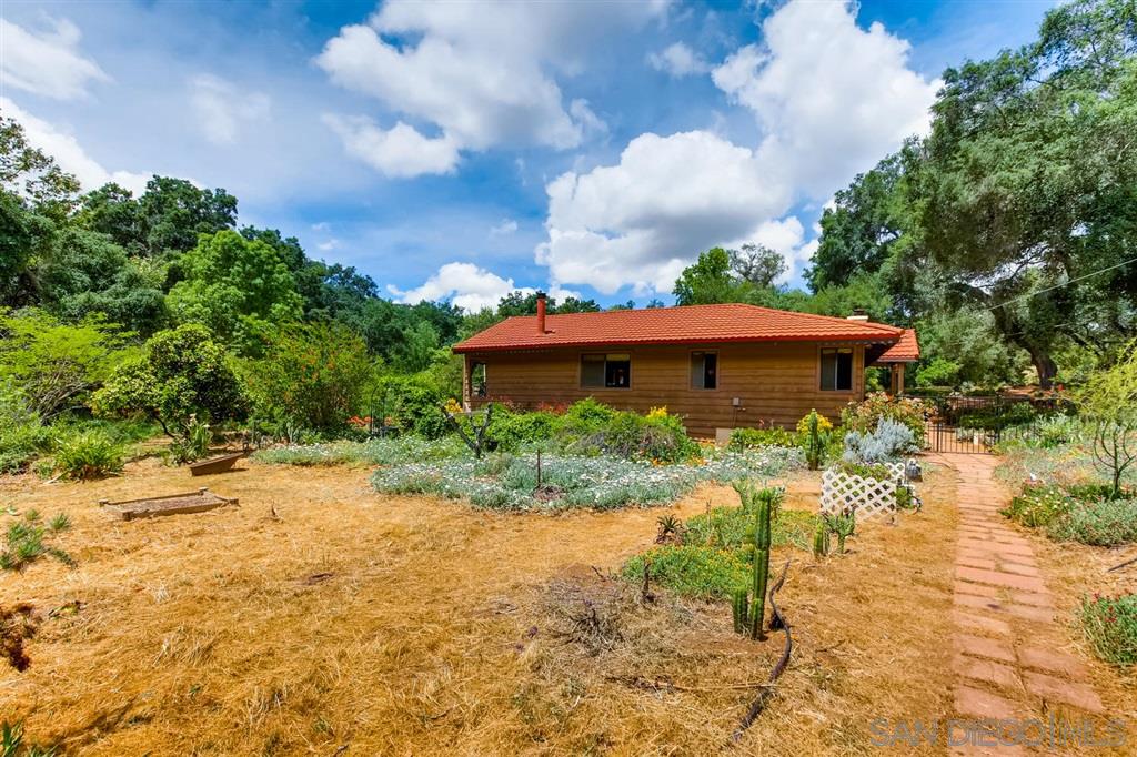 25532 Jesmond Dene Road Escondido, CA 92026 - Photo 20 of 25 Gallery Image 20