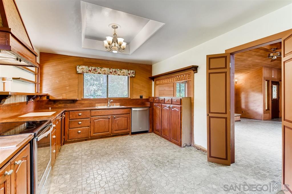 25532 Jesmond Dene Road Escondido, CA 92026 - Photo 6 of 25 Gallery Image 6