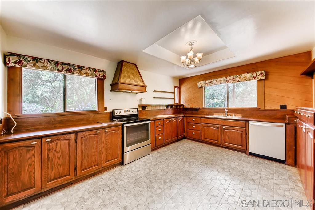 25532 Jesmond Dene Road Escondido, CA 92026 - Photo 7 of 25 Gallery Image 7