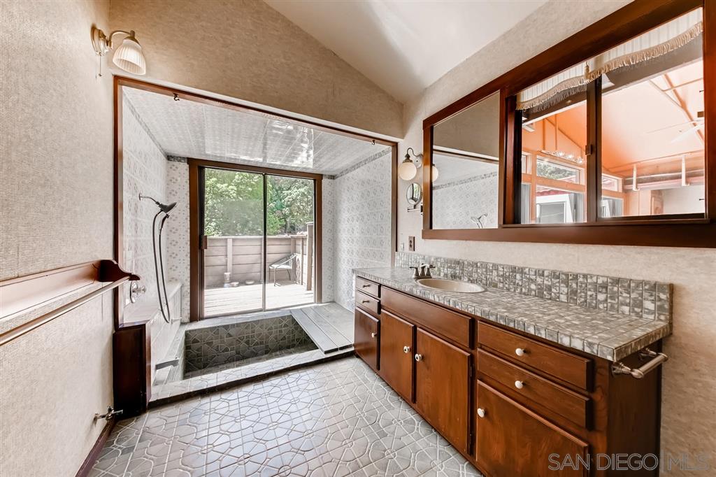 25532 Jesmond Dene Road Escondido, CA 92026 - Photo 10 of 25 Gallery Image 10