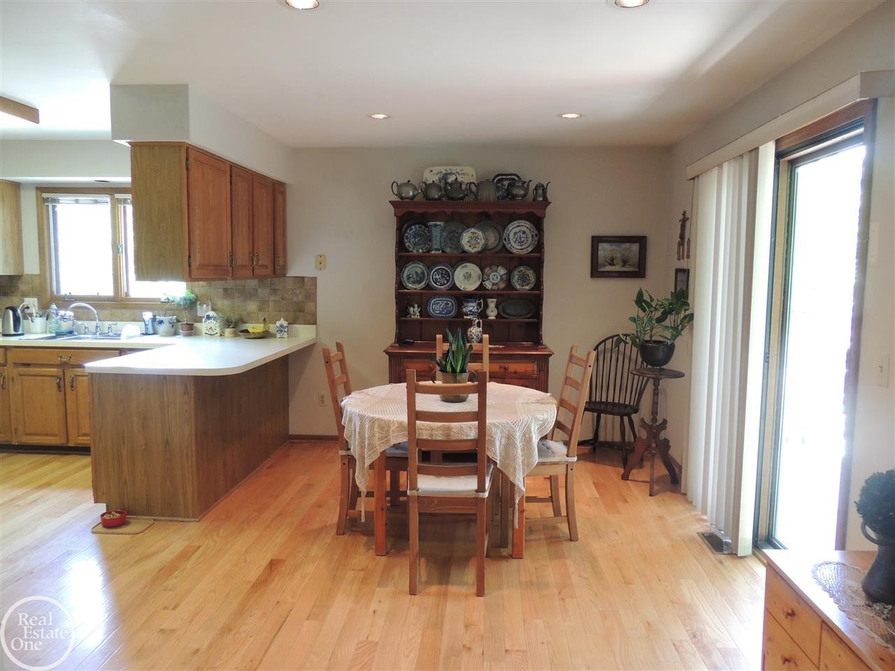 976 Ravine Terrace Drive Rochester Hills, MI 48307 - Photo 13 of 23