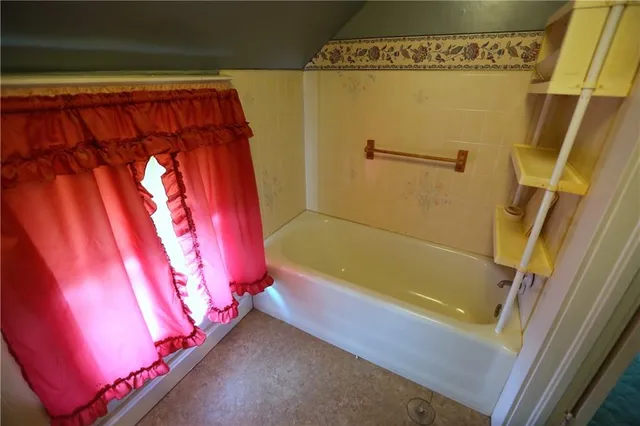 $175,000 | 715 West Valley Street, St. Joseph, MO 64504