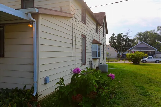 $175,000 | 715 West Valley Street, St. Joseph, MO 64504