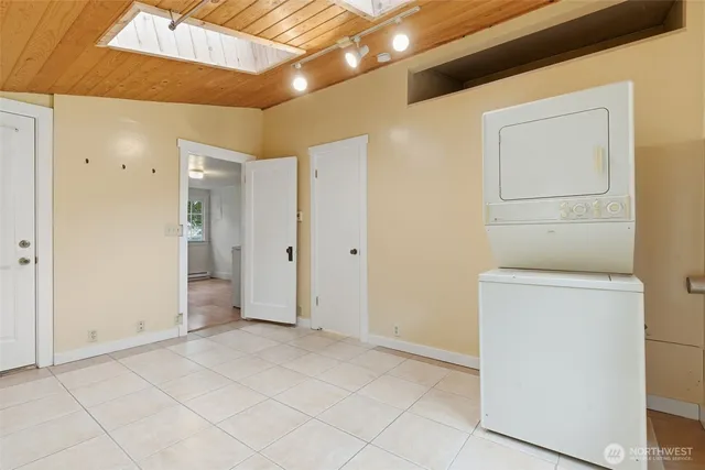 $2,400 | 16141 Thorpe Road Northeast, Poulsbo, WA 98370