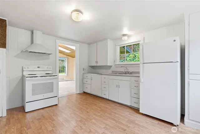 $2,400 | 16141 Thorpe Road Northeast, Poulsbo, WA 98370