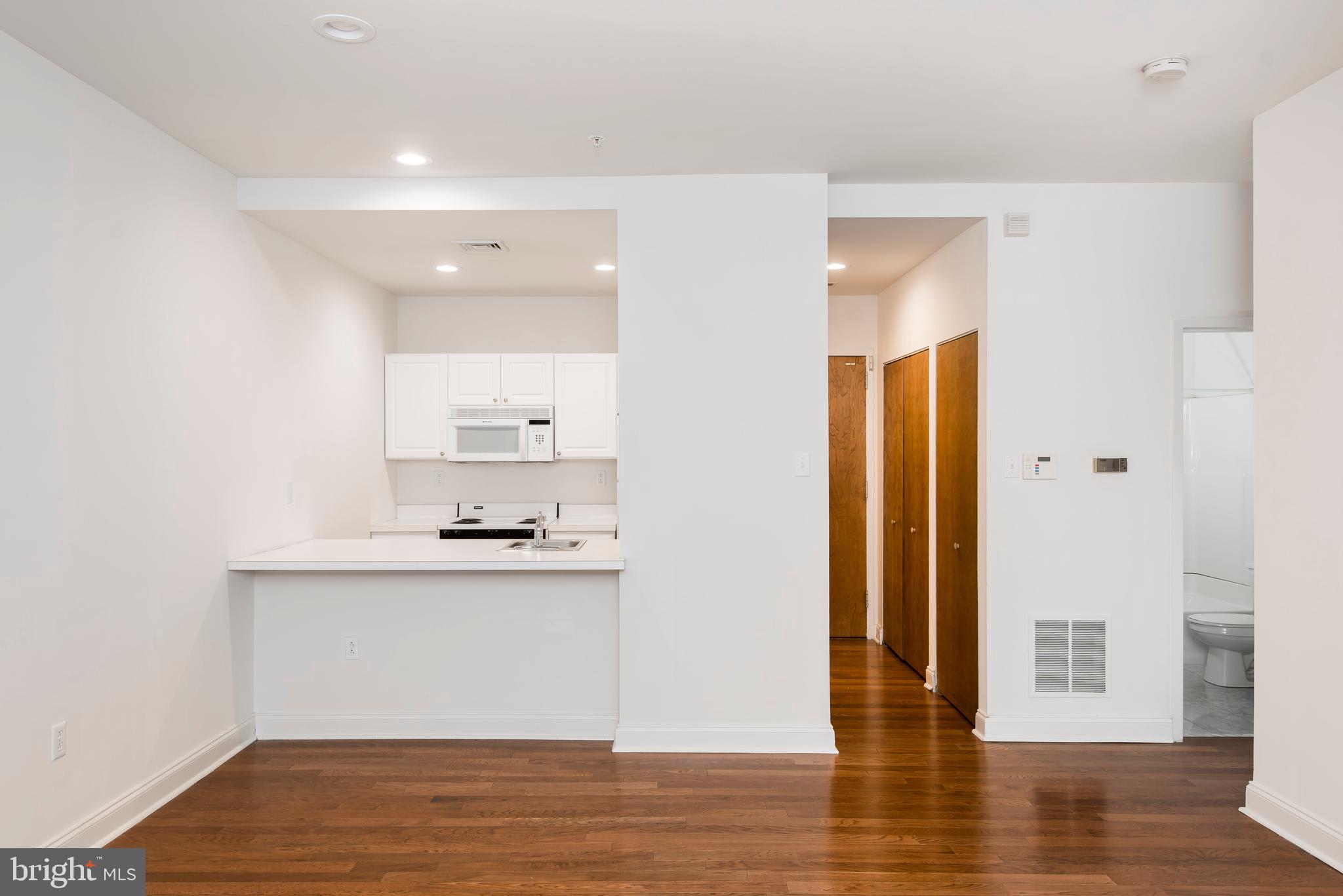 1600-4 Walnut Street, Unit 304 Philadelphia, PA 19103 - Photo 6 of 12