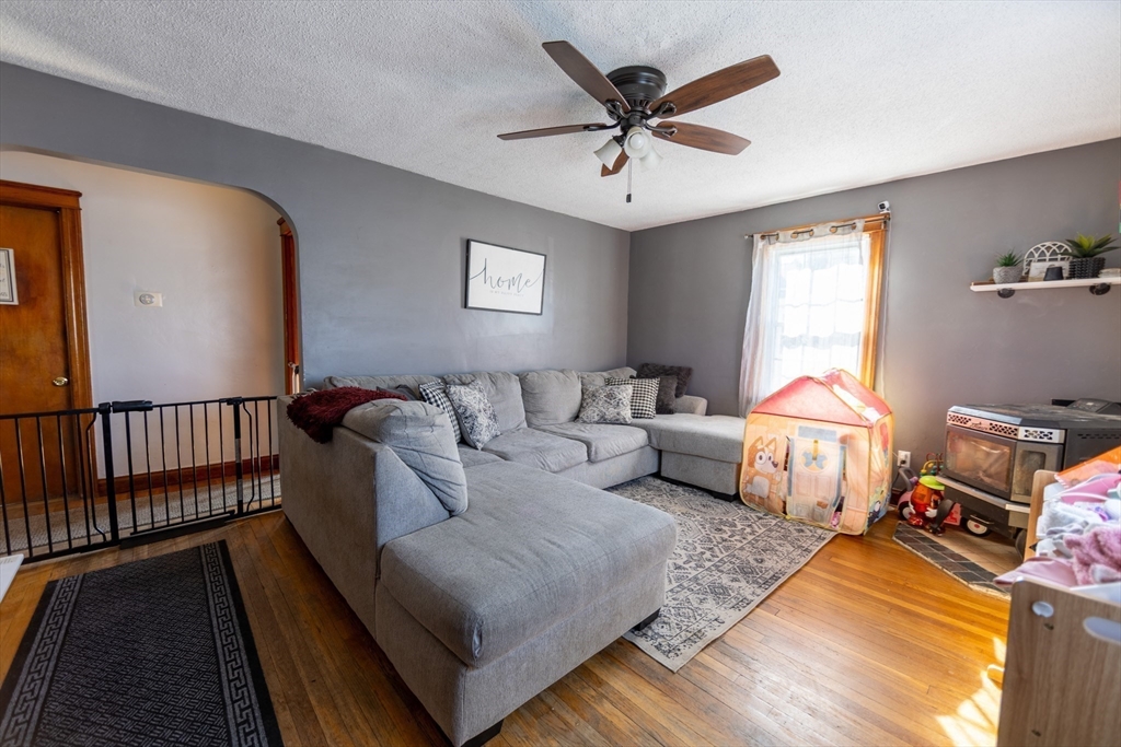 103 Chicago Street Fall River, MA 02721 - Photo 5 of 41