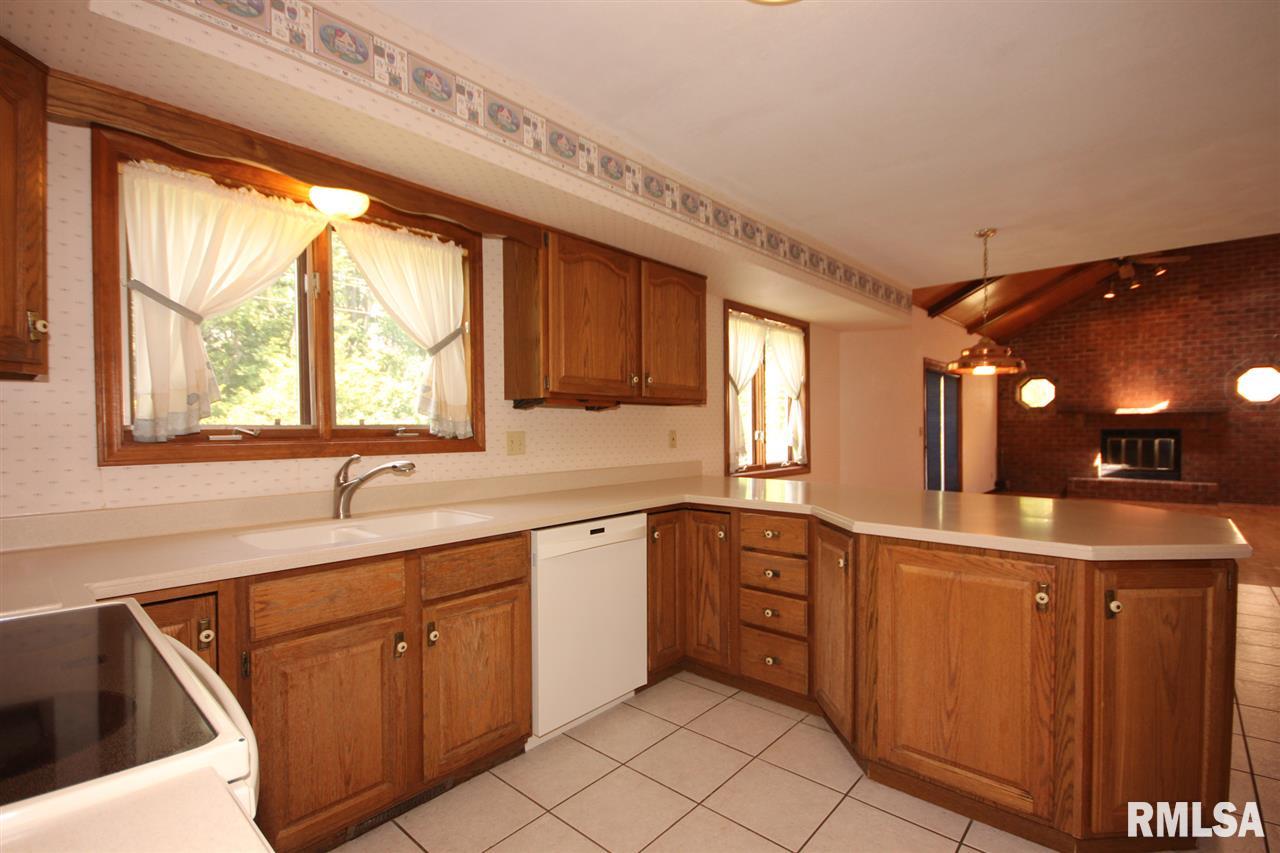 3632 West Chartwell Road Peoria, IL 61614 - Photo 5 of 36 Gallery Image 5