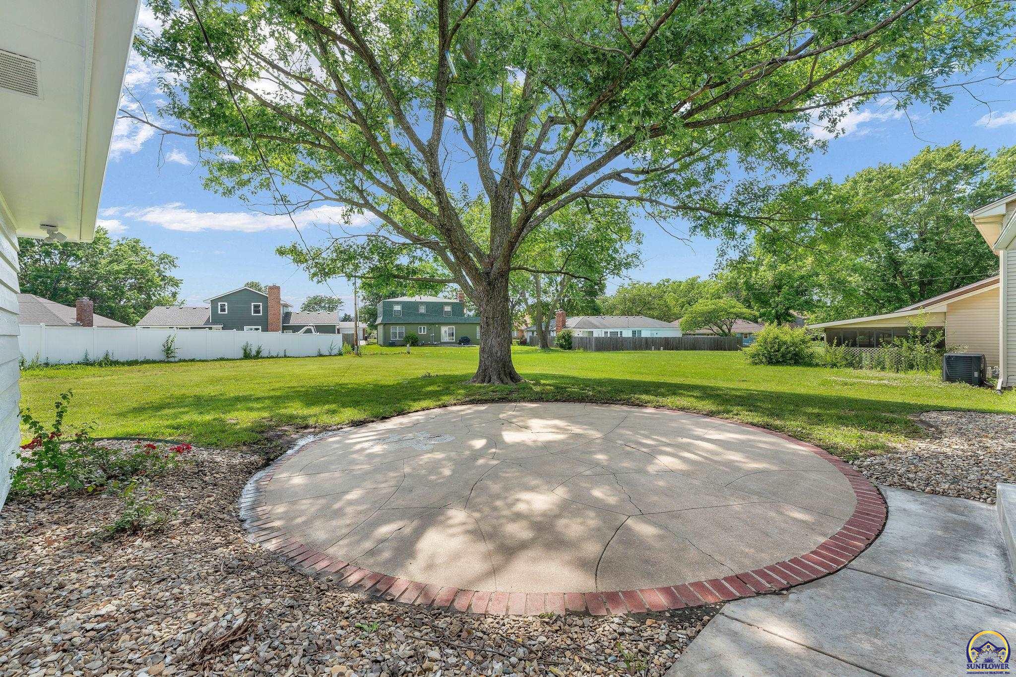 1837 Southwest Cheyenne Road Topeka, KS 66604 - Photo 9 of 49