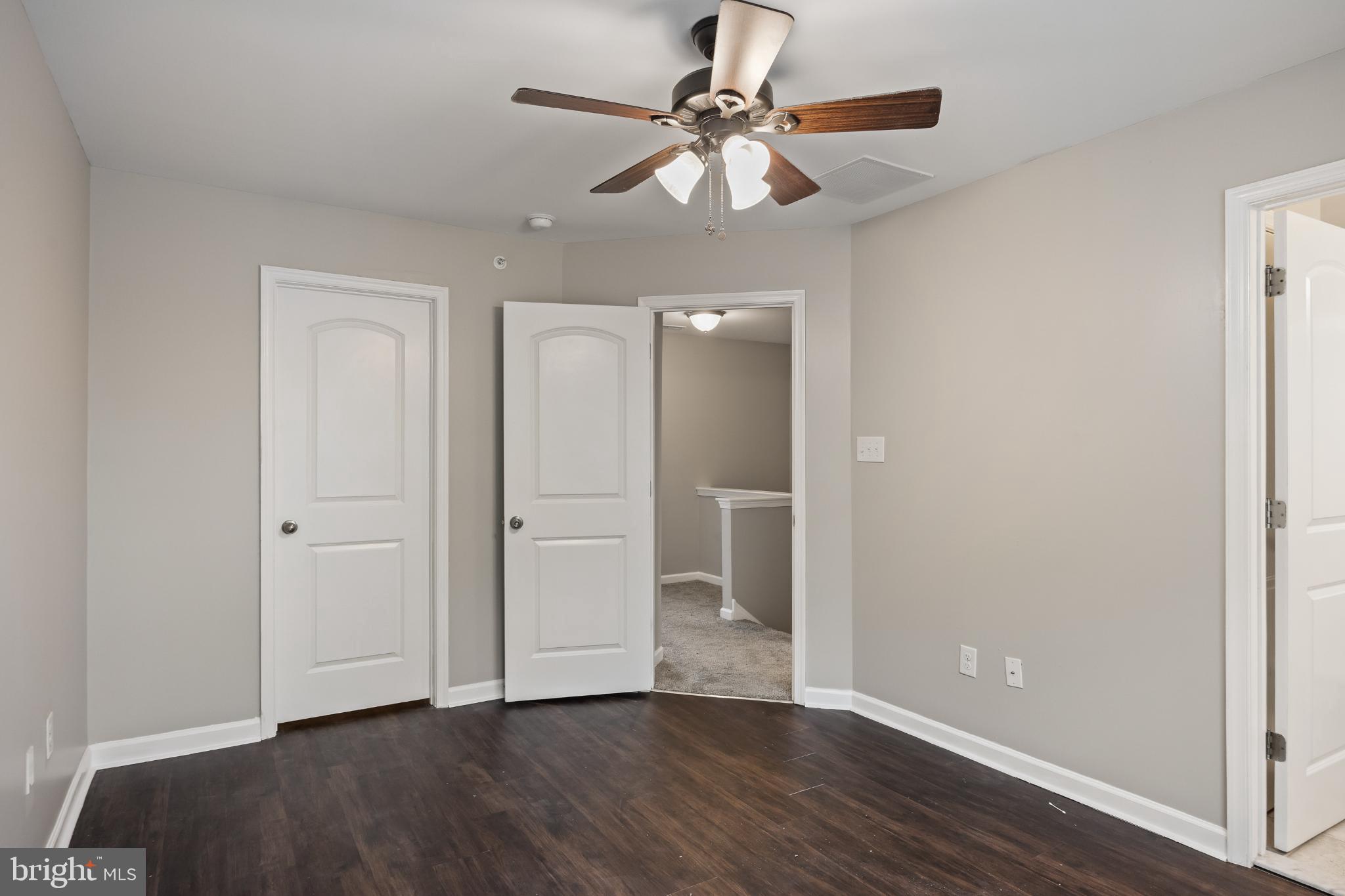 33 Iron Gate Road Sicklerville, NJ 08081 - Photo 17 of 22 Spacious room with modern finishes.