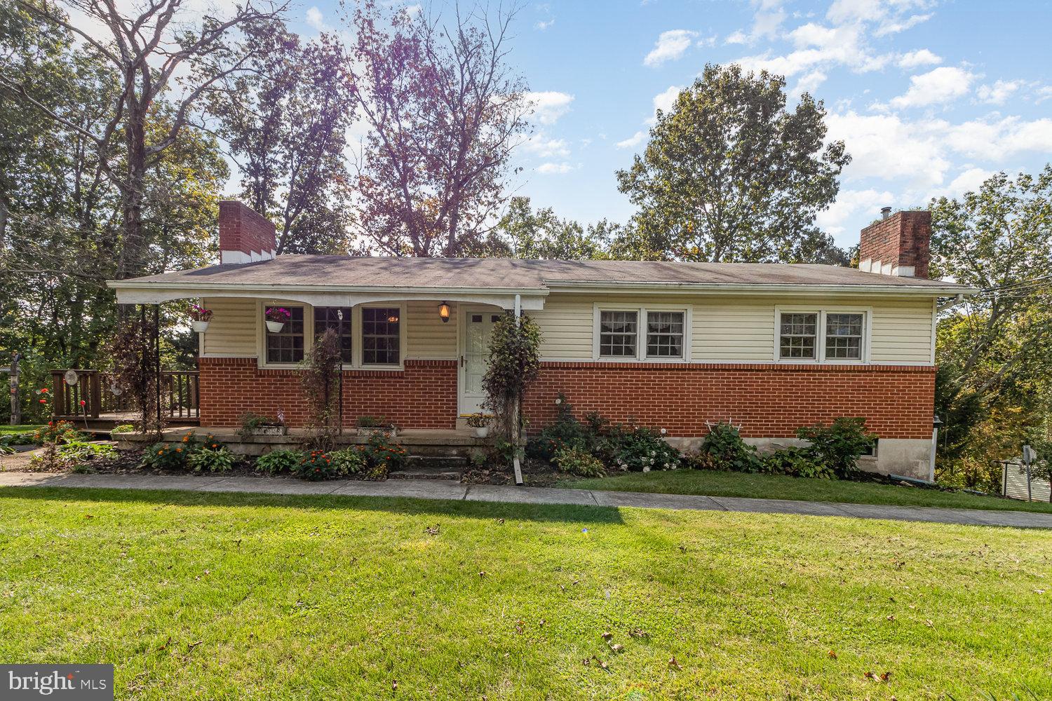 321 North York Road Mechanicsburg, PA 17055 - Photo 2 of 40 Front of Home