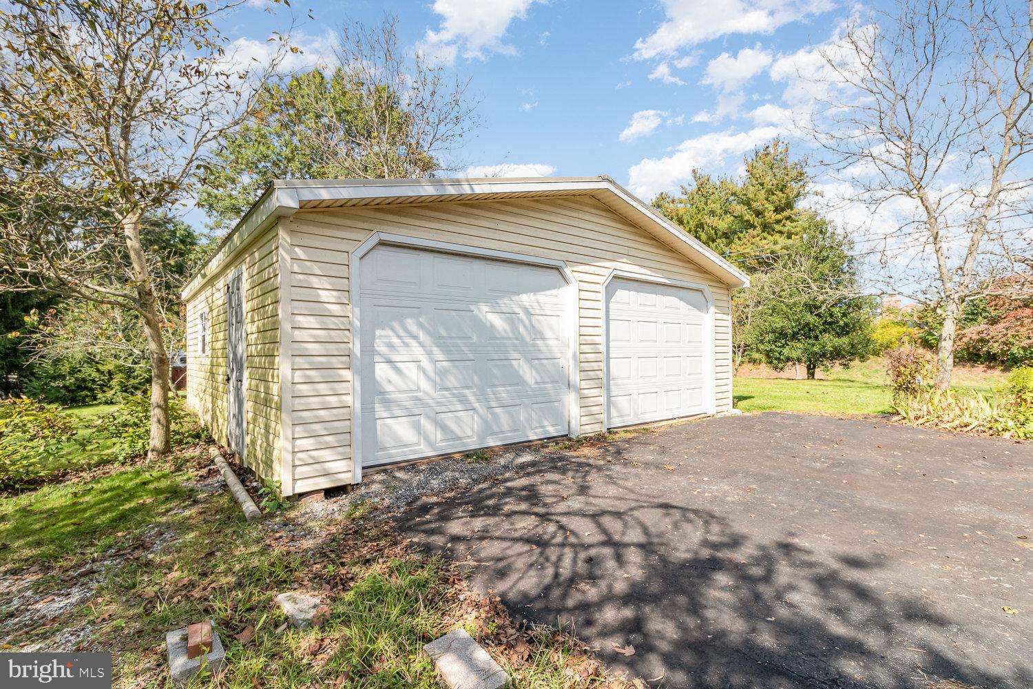 321 North York Road Mechanicsburg, PA 17055 - Photo 30 of 40 2 Car Garage