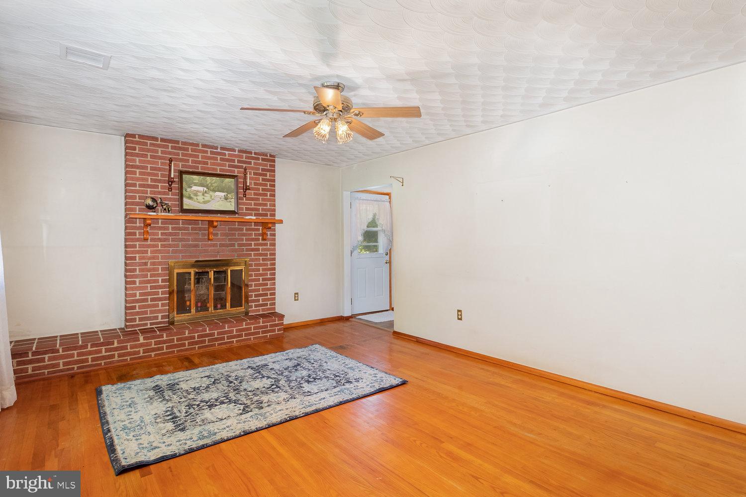 321 North York Road Mechanicsburg, PA 17055 - Photo 3 of 40 Living Room