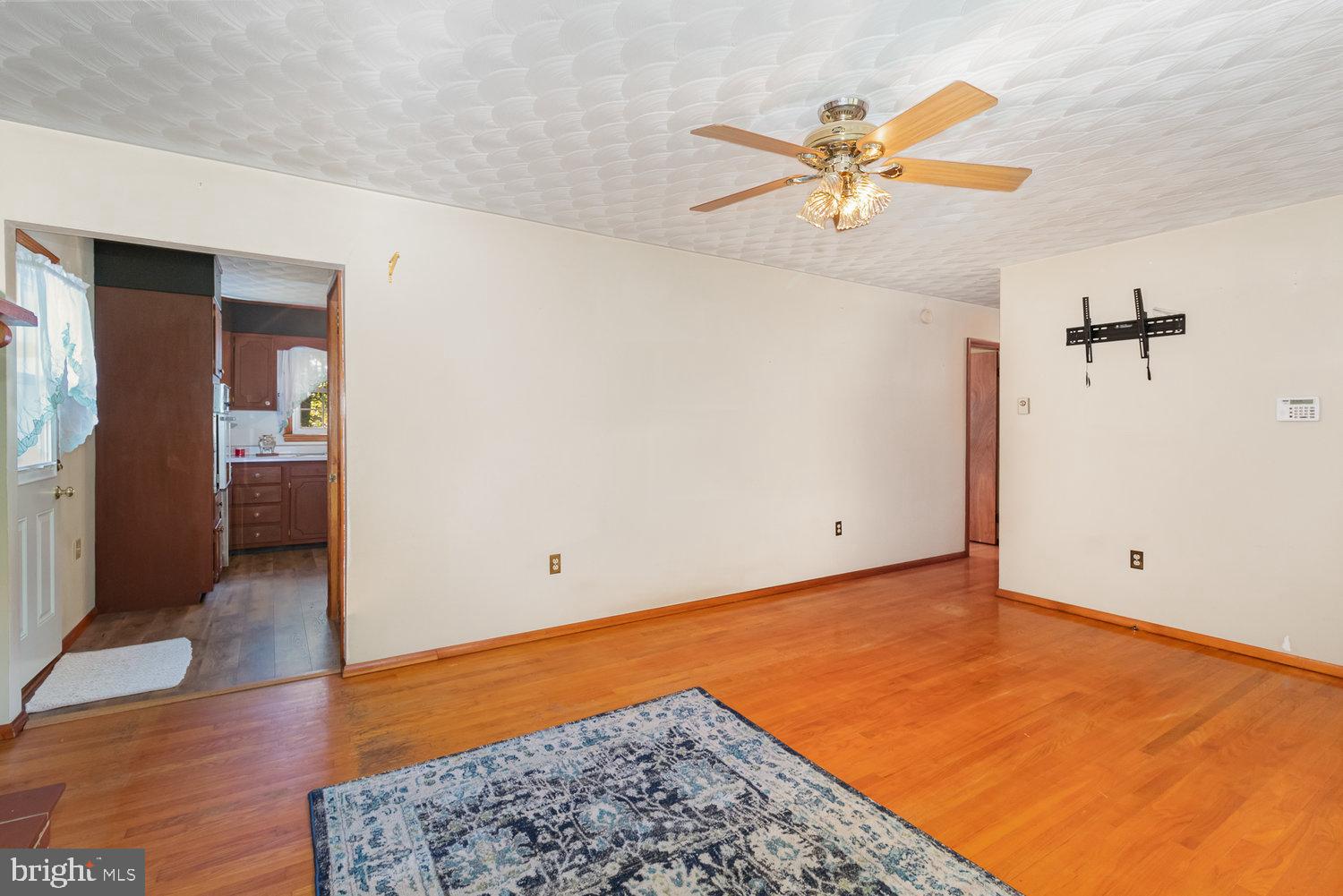 321 North York Road Mechanicsburg, PA 17055 - Photo 5 of 40 Living Room