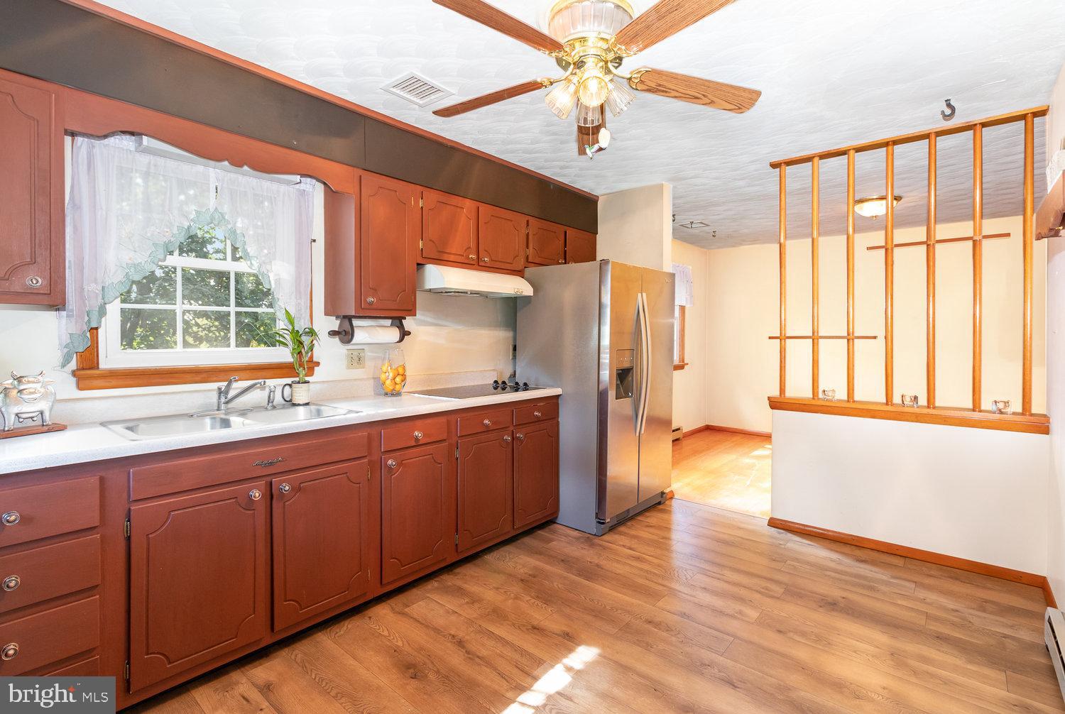 321 North York Road Mechanicsburg, PA 17055 - Photo 6 of 40 Kitchen