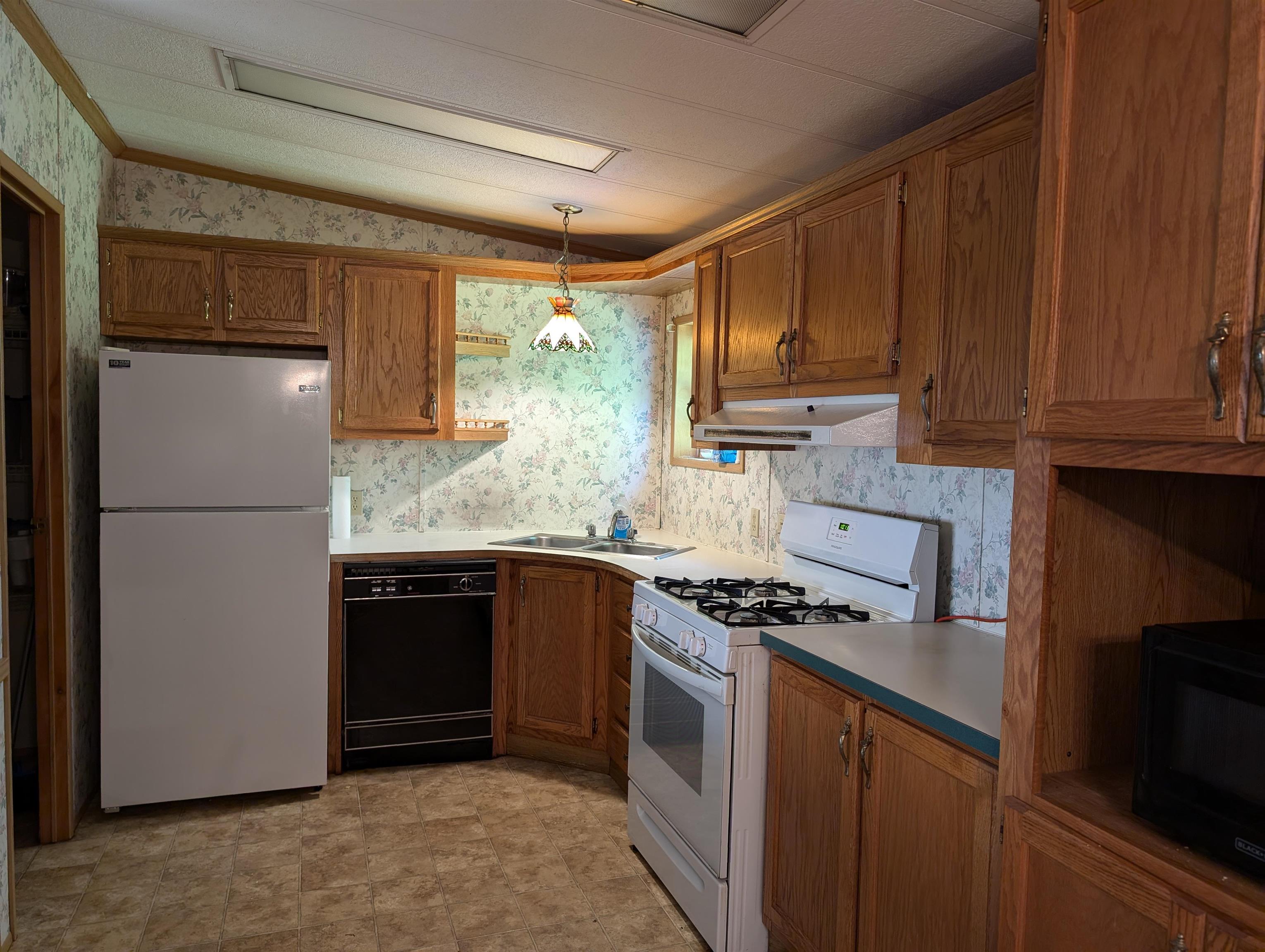 1082 Chelsea Road Corinth, VT 05039 - Photo 3 of 20