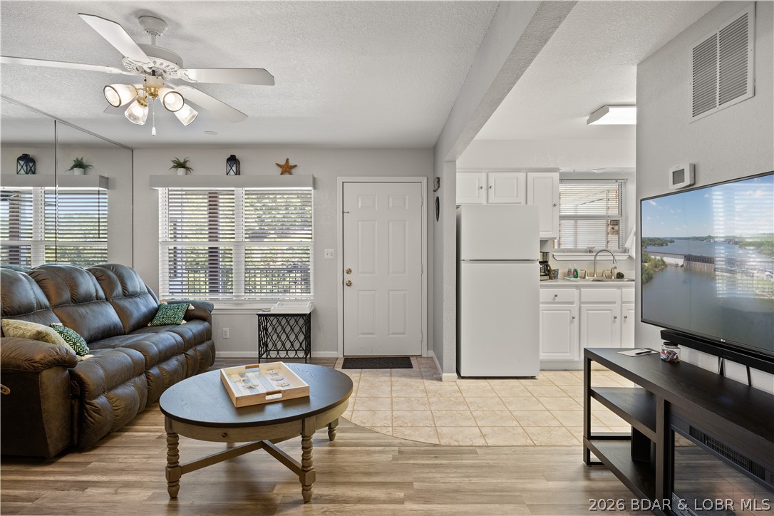 40 Lighthouse Road, Unit 1302 Lake Ozark, MO 65049 - Photo 3 of 25