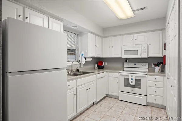 $219,000 | 40 Lighthouse Road, Unit 1302, Lake Ozark, MO 65049