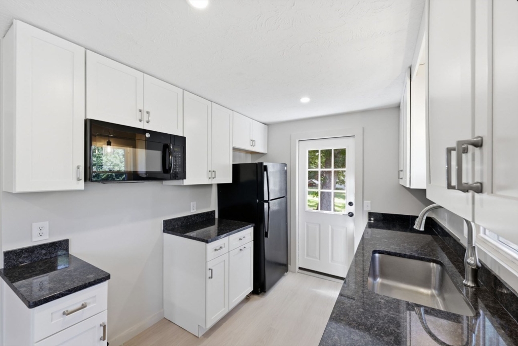 71 Beech Street Palmer, MA 01069 - Photo 9 of 38
