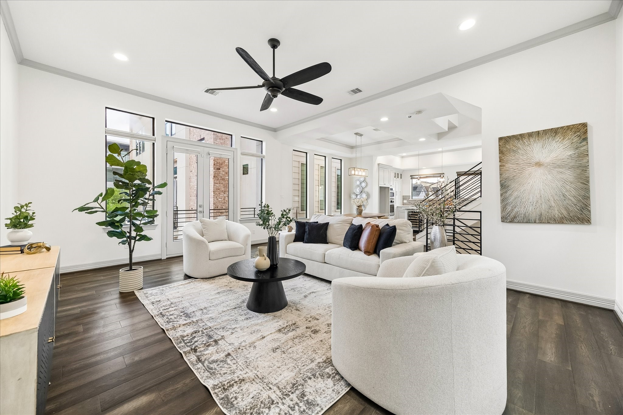 1012 Robin Street Houston, TX 77019 - Photo 4 of 36