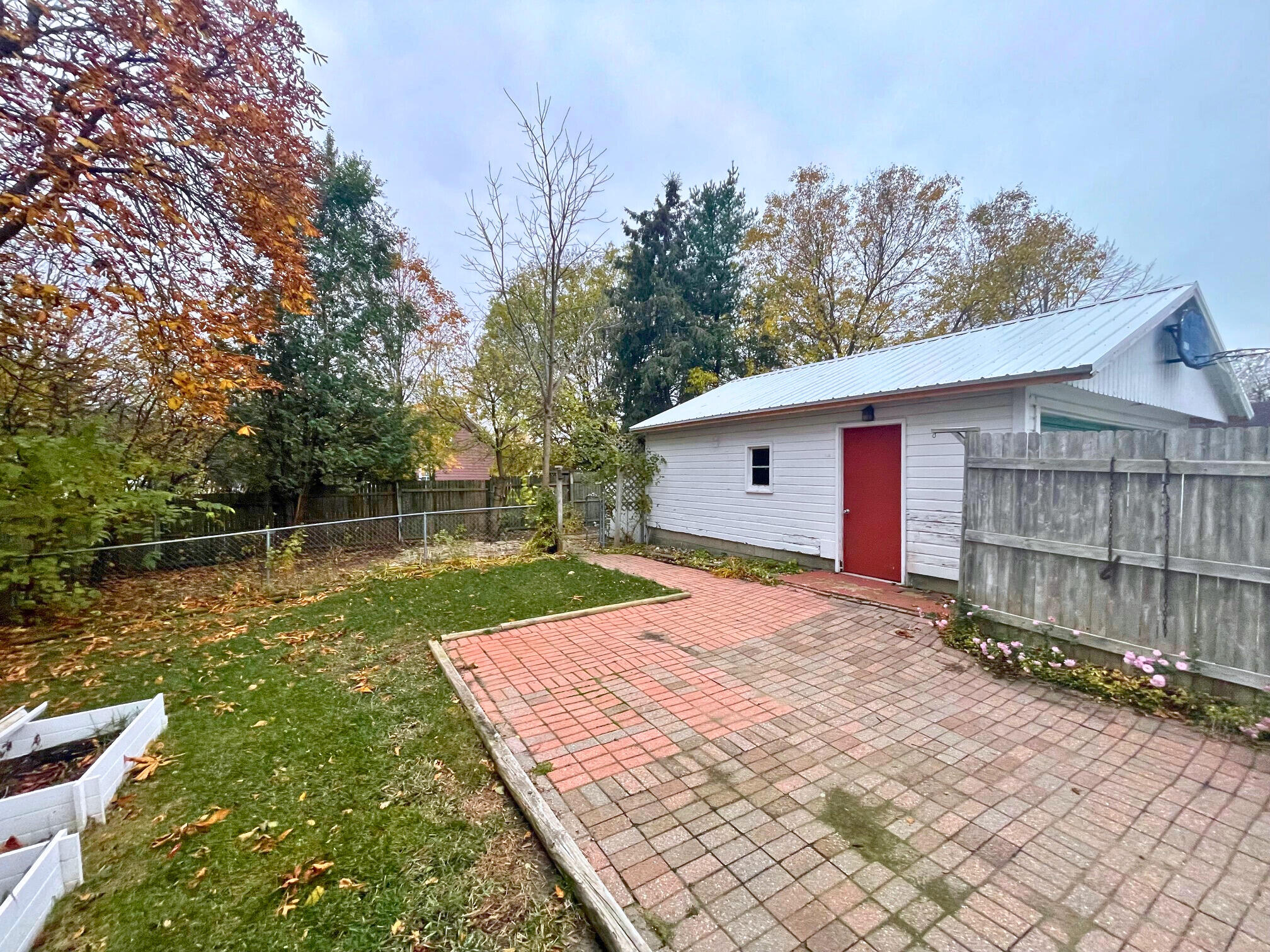 159 Jackson Street Manistee, MI 49660 - Photo 15 of 17 EXTERIOR - BACKYARD