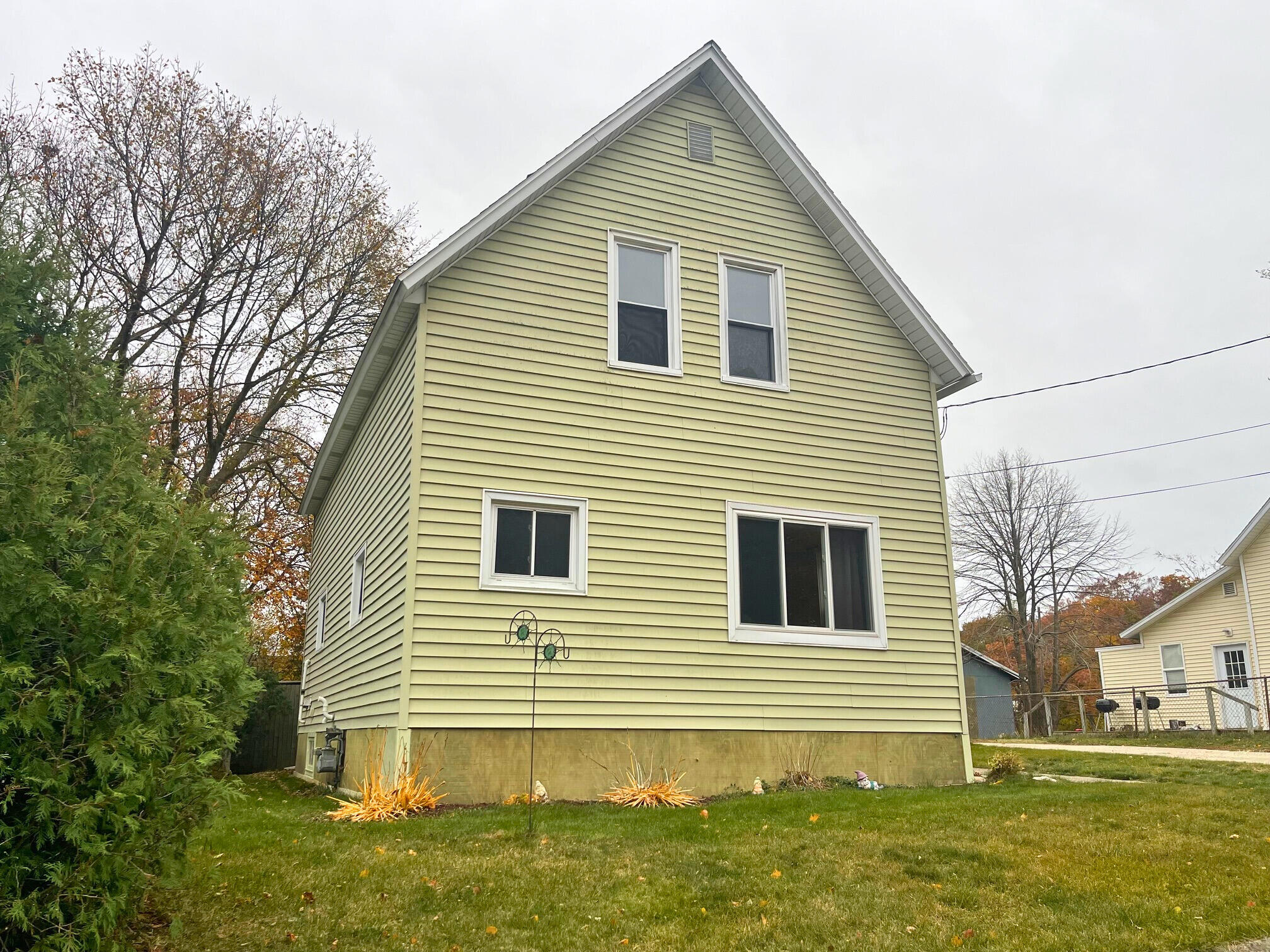 159 Jackson Street Manistee, MI 49660 - Photo 2 of 17 FRONT EXTERIOR
