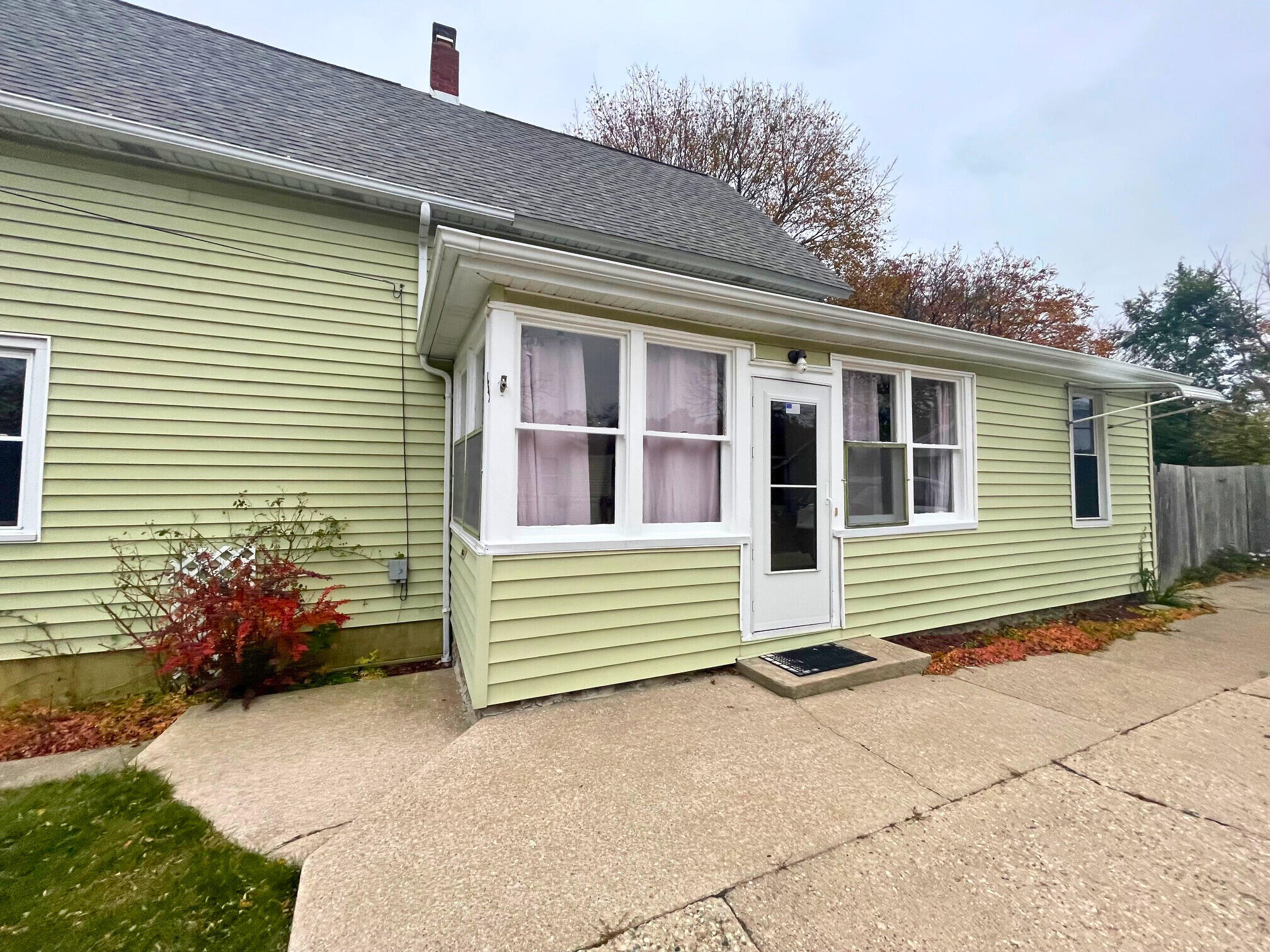 159 Jackson Street Manistee, MI 49660 - Photo 3 of 17 MAIN ENTRY EXTERIOR