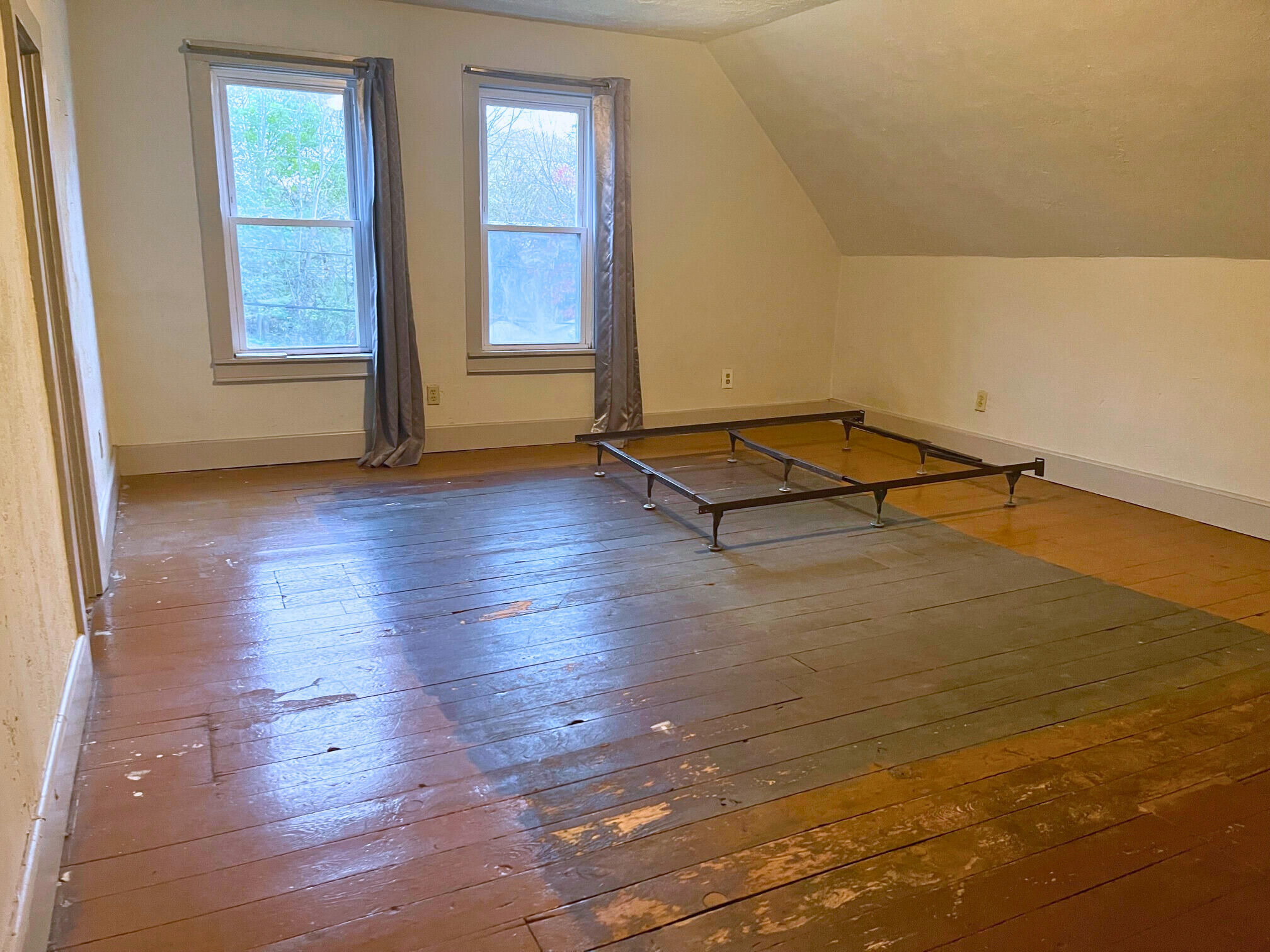 159 Jackson Street Manistee, MI 49660 - Photo 9 of 17 PRIMARY BEDROOM