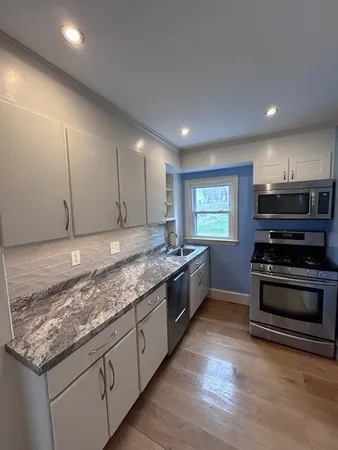 $2,000 | 19 Catherine Street, Unit 2, Bristol, RI 02809
