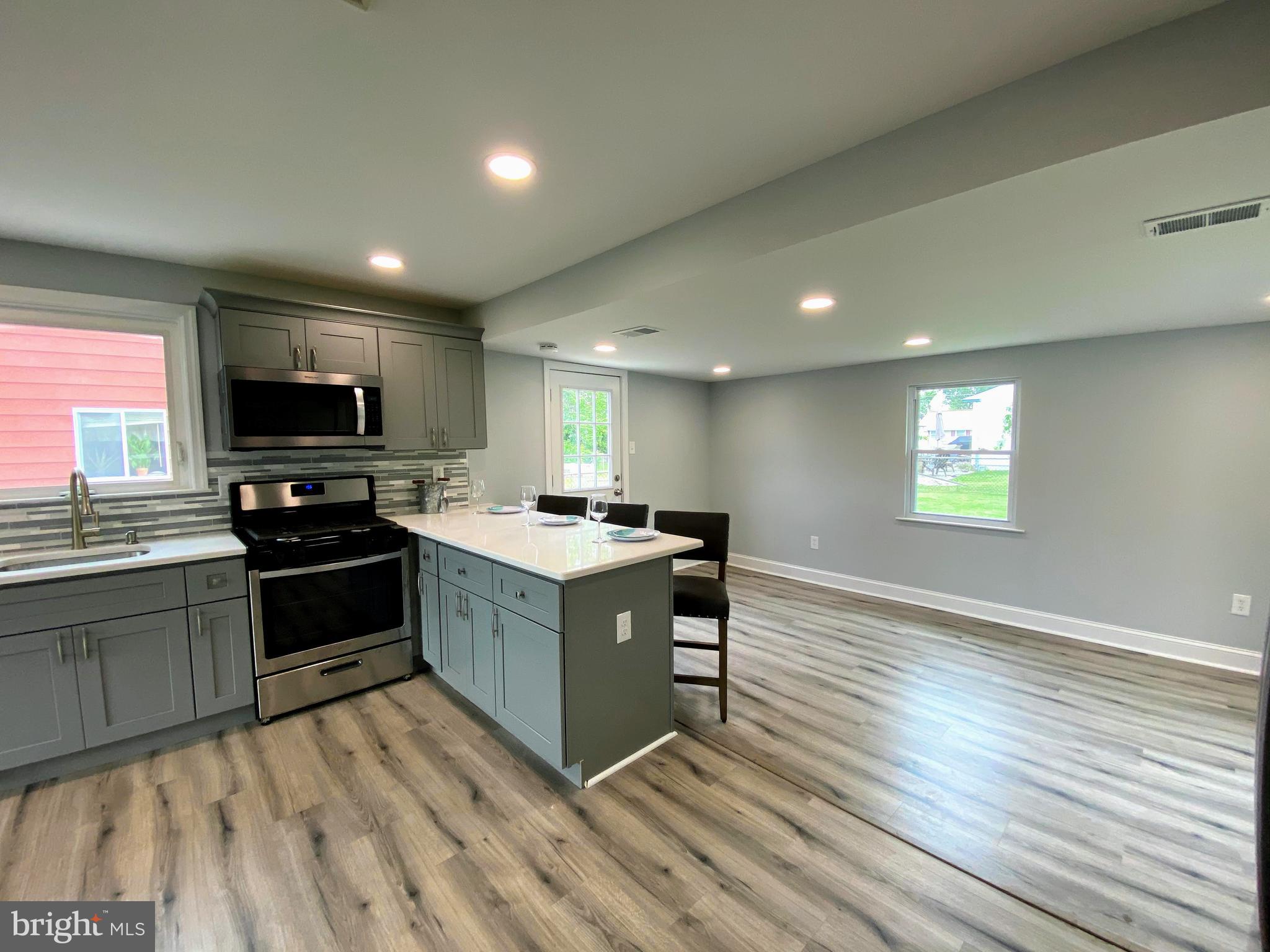 443 Colonial Road Bellmawr, NJ 08031 - Photo 17 of 41 Kitchen/Family Room