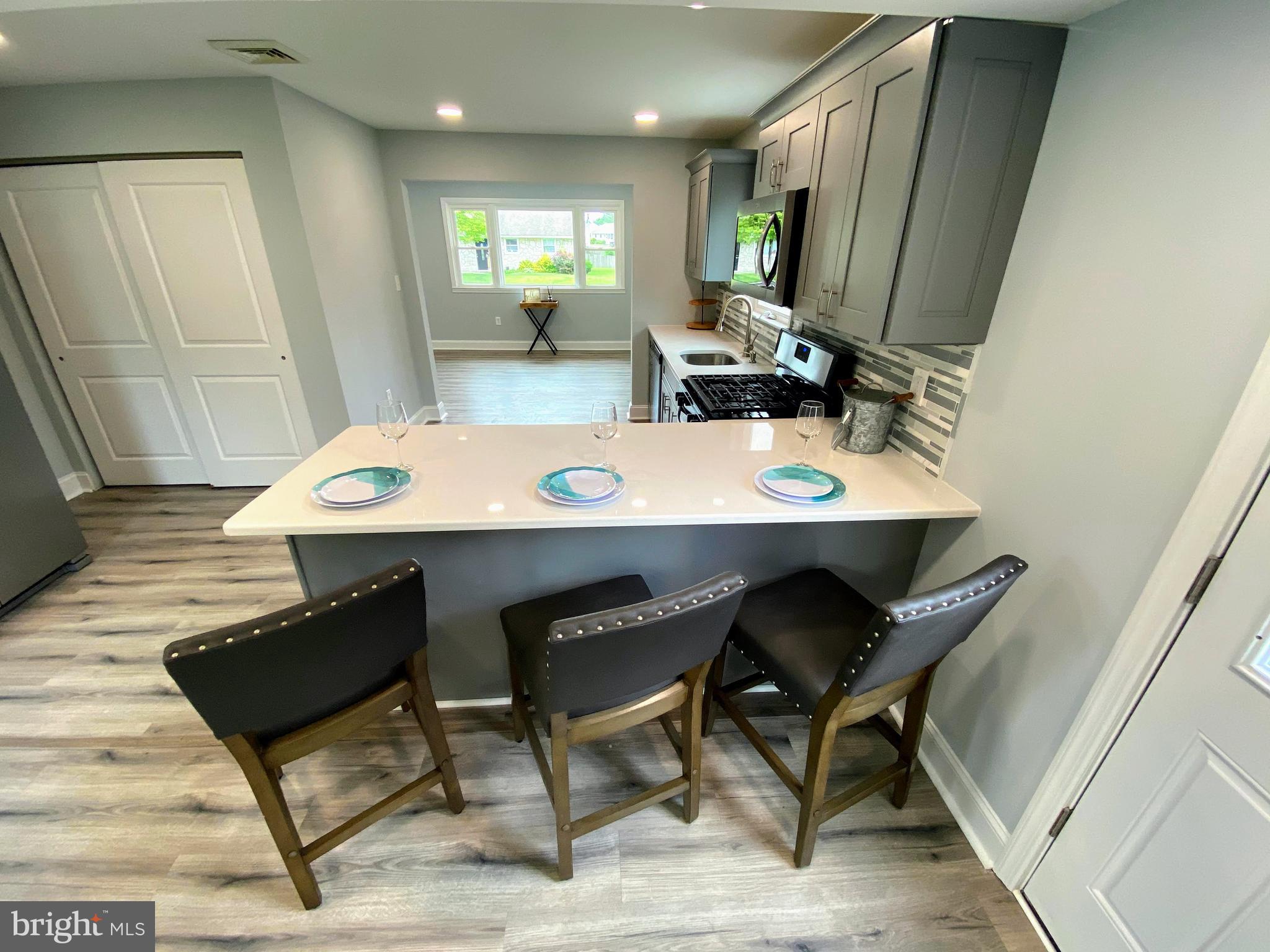443 Colonial Road Bellmawr, NJ 08031 - Photo 19 of 41 Kitchen Breakfast Bar