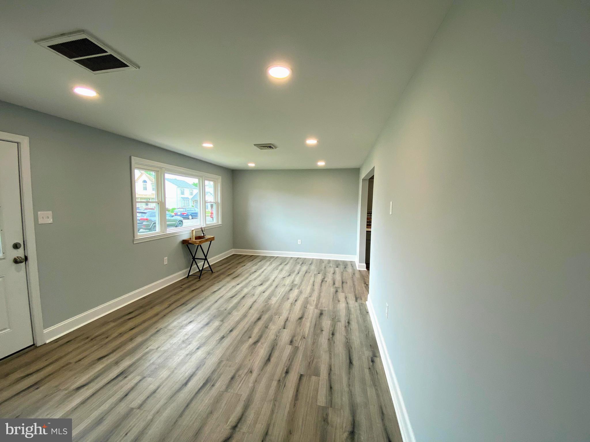 443 Colonial Road Bellmawr, NJ 08031 - Photo 4 of 41 Living Room