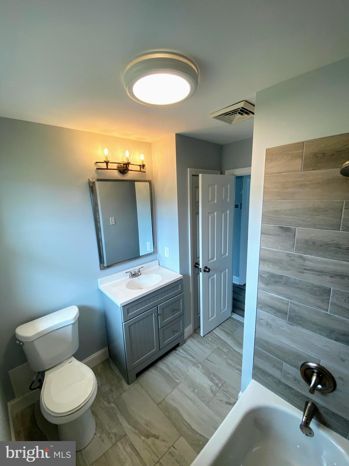 443 Colonial Road Bellmawr, NJ 08031 - Photo 33 of 41 Bathroom