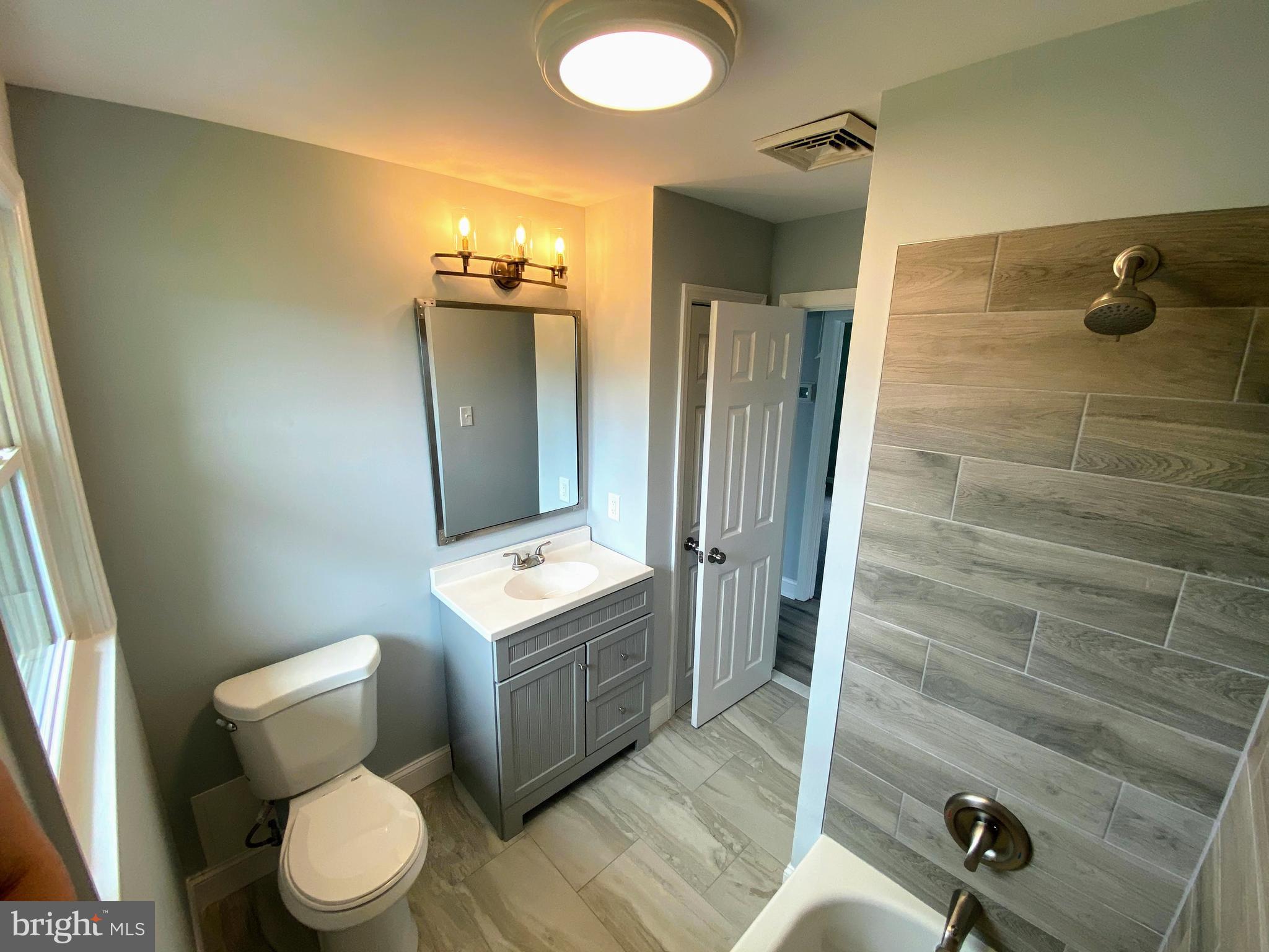 443 Colonial Road Bellmawr, NJ 08031 - Photo 34 of 41 Bathroom