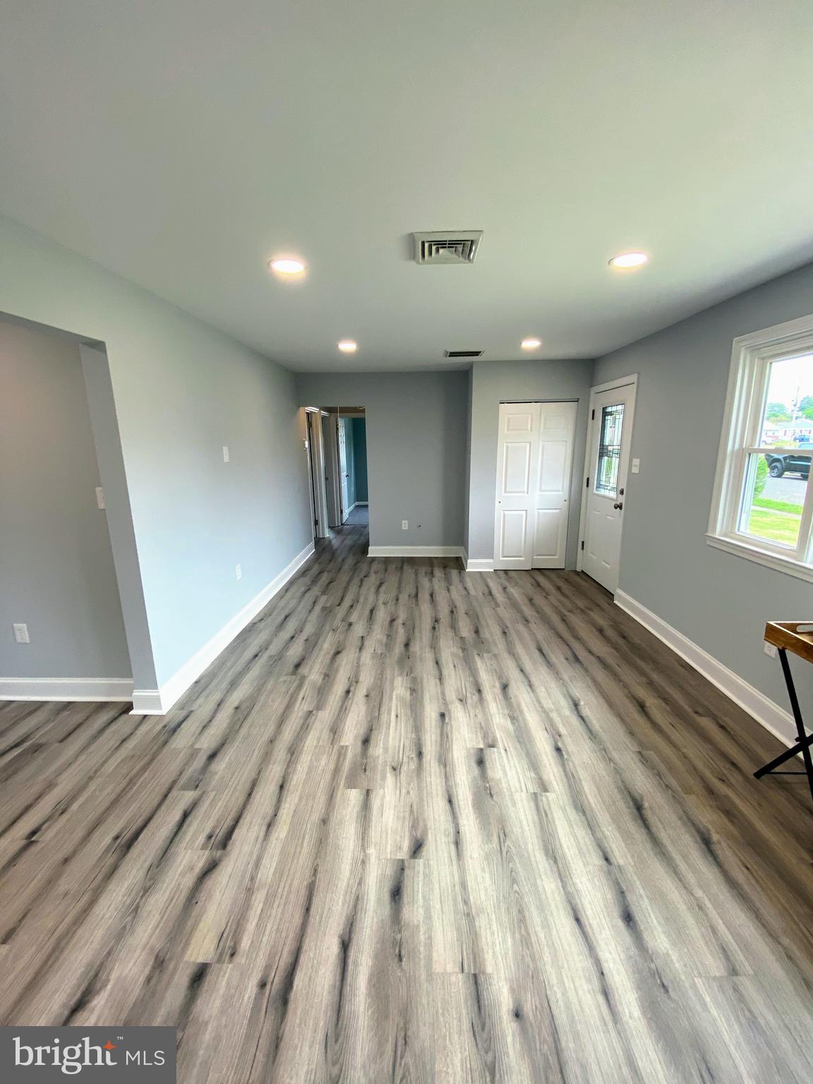 443 Colonial Road Bellmawr, NJ 08031 - Photo 7 of 41 Living Room