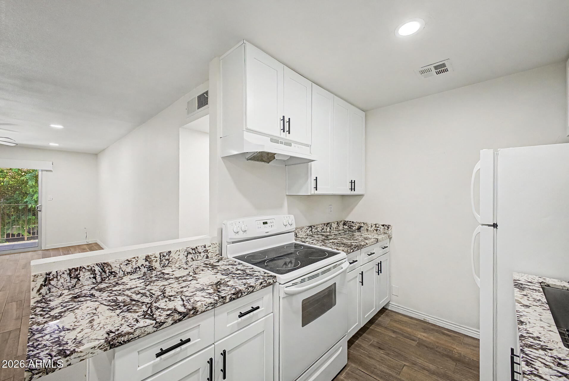5525 East Thomas Road, Unit M23 Phoenix, AZ 85018 - Photo 11 of 26 Kitchen View C