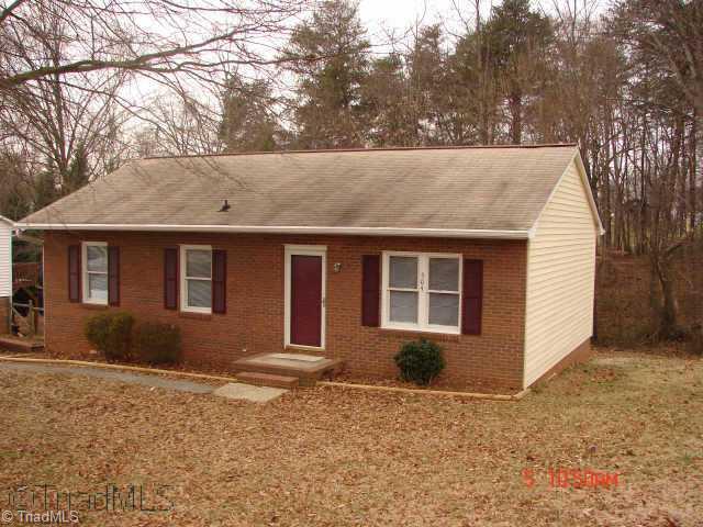 504 Heatherton Lane Rural Hall, NC 27045 - Photo 1 of 5 Exterior Front.